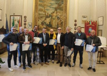 Scicli, i nuovi arbitri di calcio formatisi sotto l’egida del Csen presentati al sindaco Marino