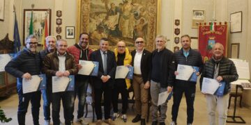 Scicli, i nuovi arbitri di calcio formatisi sotto l’egida del Csen presentati al sindaco Marino