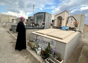 Santa Croce Camerina, la visita pastorale del vescovo La Placa e un momento di preghiera dinanzi alla tomba del piccolo Lorys