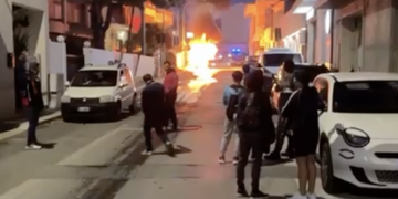 Auto in fiamme a Scoglitti, i vigili del fuoco spiegano che cosa è accaduto