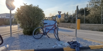 Vittoria, ciclista investito da un’auto a un incrocio: trasferito in ospedale a Ragusa