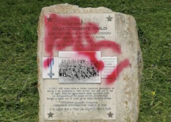 La stele vandalizzata sulla Ragusa mare, FdI: “Inchiodare i responsabili”