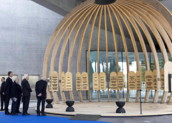 Scicli, avviate le procedure per sistemare all’ex convento del Carmine l’installazione “Non uccidere” di Emilio Isgrò e dell’architetto Mario Botta