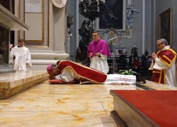 Ragusa, il vescovo in cattedrale per la Passione del Signore