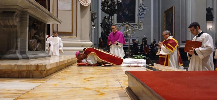 Ragusa, il vescovo in cattedrale per la Passione del Signore