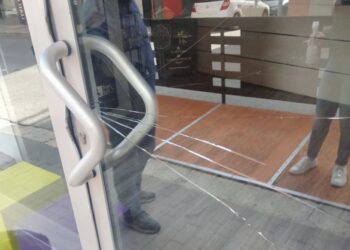 Centro storico sempre più invivibile a Ragusa, presa di mira un’attività commerciale in via Schininà