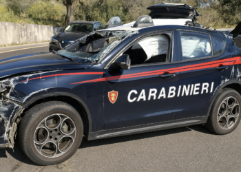 Auto dei carabinieri si ribalta sulla Ragusa-Catania