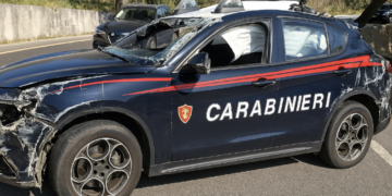 Auto dei carabinieri si ribalta sulla Ragusa-Catania