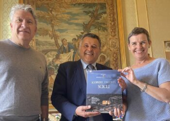 Scicli, la sottosegretaria all’ambiente del governo laburista del Regno Unito in visita in città