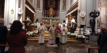 La Pasqua in cattedrale a Ragusa con il solenne pontificale presieduto dal vescovo La Placa