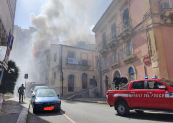 Ragusa, incendio in via Natalelli
