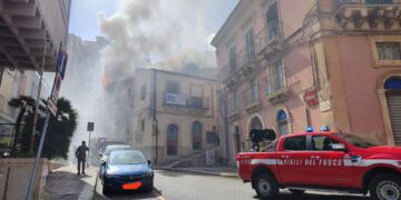 Ragusa, incendio in via Natalelli