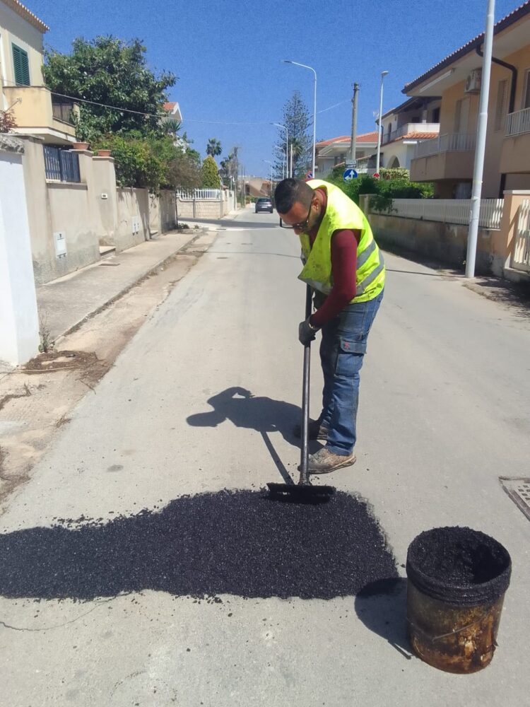 Modica, sistemazione delle buche stradali a Marina e in zona Asi