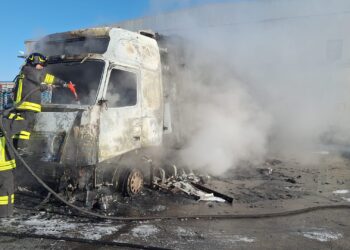 Pozzallo, in fiamme un tir: un guasto all’origine del rogo