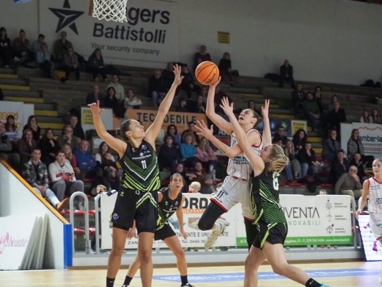 La Passalacqua espugna Ancona e suona la decima