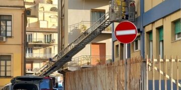 Modica, rimosso alveare all’esterno dei locali del’ex Inam