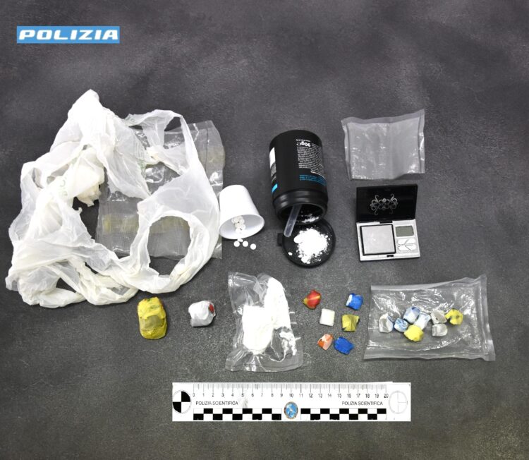 Ispica, arrestata una donna per spaccio di stupefacenti