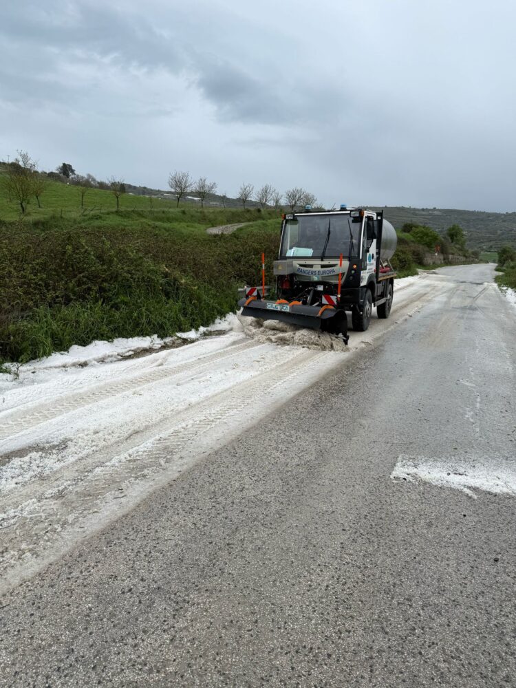 Monterosso, forte grandinata ha pregiudicato la viabilità