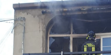 Vittoria, incendio in un’abitazione oggi all’alba. Due persone in ospedale