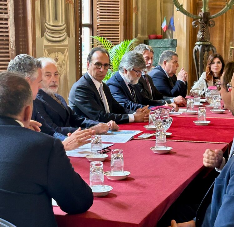 Ragusa, la visita dell’assessore regionale Aricò in Prefettura e il futuro di palazzo Tumino