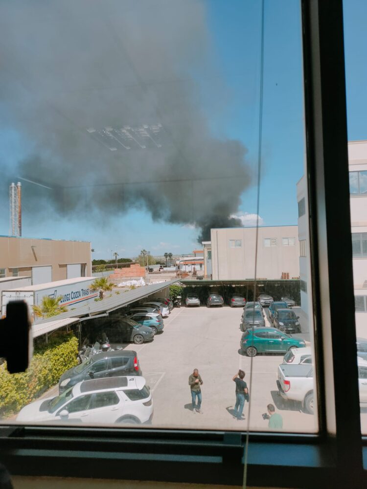 Ragusa, rogo alla zona industriale