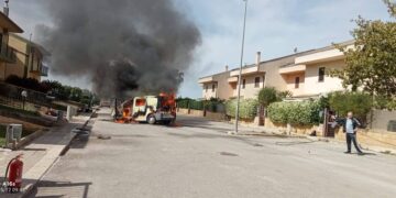 Chiaramonte, furgone in fiamme al villaggio Gulfi