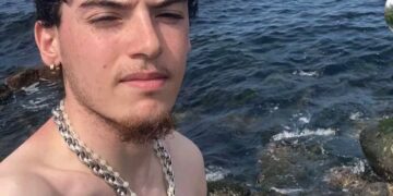 Cerca di recuperare un pallone finito in acqua e annega, addio al 20enne Simone Currò
