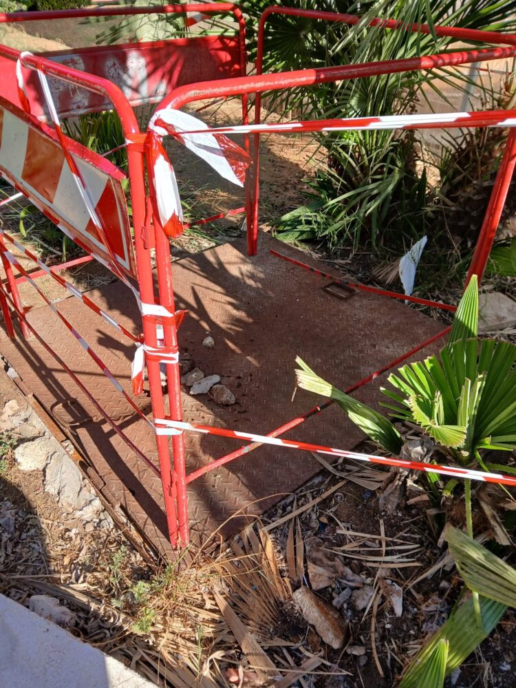 Vittoria, bambino finisce dentro un pozzo fognario alla scuola Pappalardo: vivo per miracolo