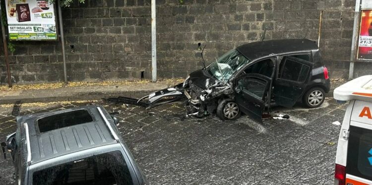 Scontro tra un’auto e un fuoristrada, grave un ragazzo di 15 anni