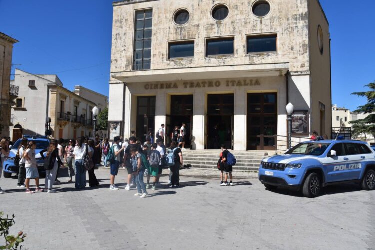 Scicli, la polizia incontra gli studenti