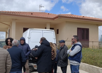 Modica, la mega antenna 5G a sette metri da casa