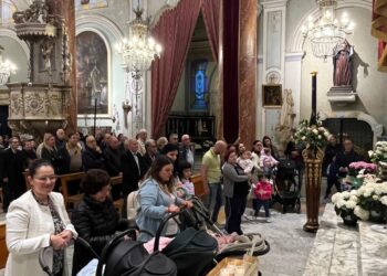 Chiaramonte Gulfi, benedetti i bambini nati e battezzati nel 2024