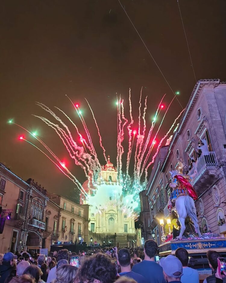 Ragusa, folla di devoti e fedeli per onorare il patrono San Giorgio