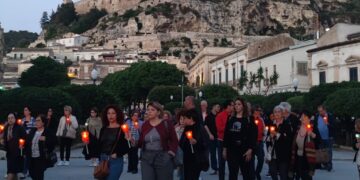 Scicli e l’omicidio di Ottaviano un anno dopo, stasera si è tenuta la fiaccolata