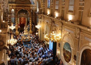 Chiaramonte, Maria Santissima di Gulfi: bagno di folla anche per il rito della discesa