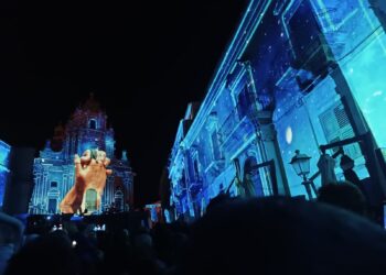 San Giorgio e gli effetti speciali, tutti con il naso all’insù per ammirare le creazioni che hanno onorato il glorioso patrono di Ragusa