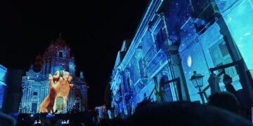 San Giorgio e gli effetti speciali, tutti con il naso all’insù per ammirare le creazioni che hanno onorato il glorioso patrono di Ragusa
