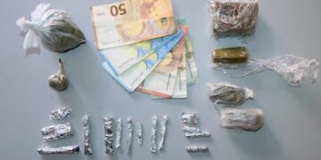 Vittoria, tunisino tratto in arresto in piazza Manin: sorpreso a spacciare