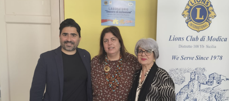 Modica, il Lions club dona alla scuola Santa Marta una poltrona sensoriale per gli alunni autistici