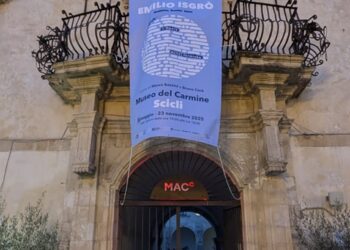 Scicli al centro della cultura nazionale con la mostra “L’opera delle formiche” del maestro Emilio Isgrò