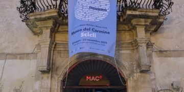 Scicli al centro della cultura nazionale con la mostra “L’opera delle formiche” del maestro Emilio Isgrò