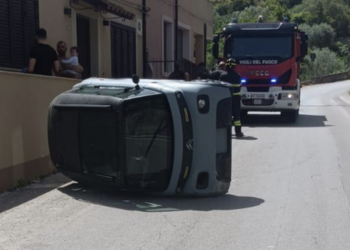 Modica, si ribaltano con la minicar elettrica: feriti due giovanissimi