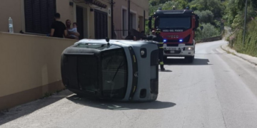 Modica, si ribaltano con la minicar elettrica: feriti due giovanissimi