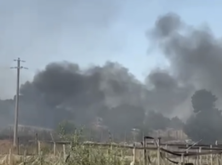 Nube tossica su Vittoria dopo un incendio in discarica
