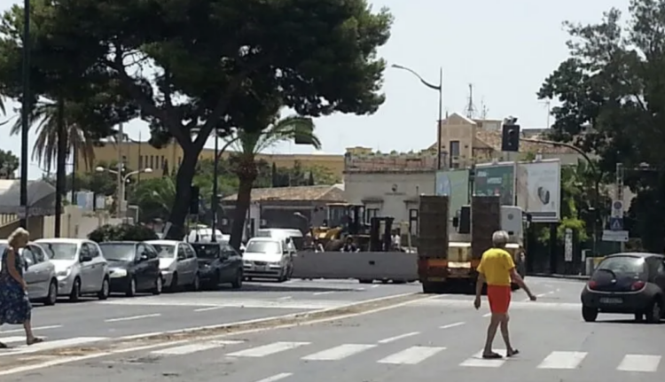 Parcheggiatore abusivo uccide a coltellate il dipendente di una pasticceria del posto
