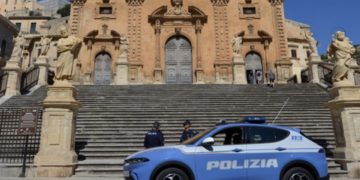 Modica, trova il ladro in casa e lo blocca. Topo d’appartamento fermato dalla polizia