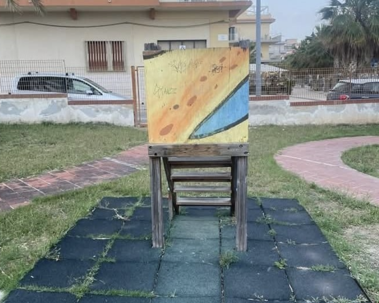 Pozzallo, rubato lo scivolo della bambinopoli di Raganzino