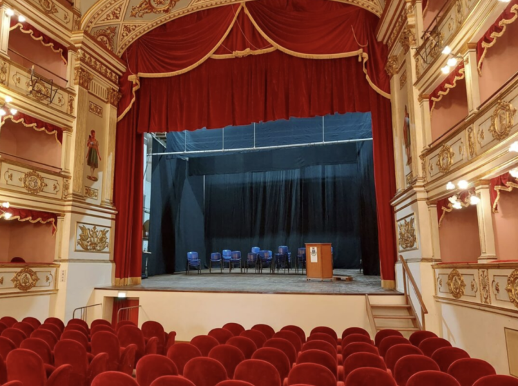 Vittoria, sarà restaurato il sipario del teatro Colonna
