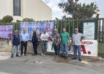 Vittoria, protesta dinanzi al mercato ortofrutticolo