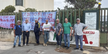 Vittoria, protesta dinanzi al mercato ortofrutticolo